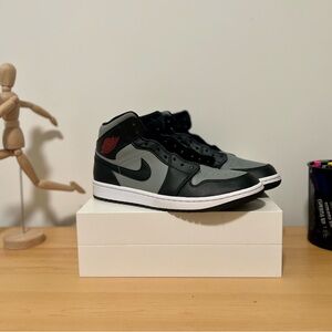 Mens Air Jordan One Mid